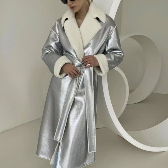 Damen Longline-Mantel aus Metallic‑Material mit Teddyfutter und überschnittener Schulter Shop Nory