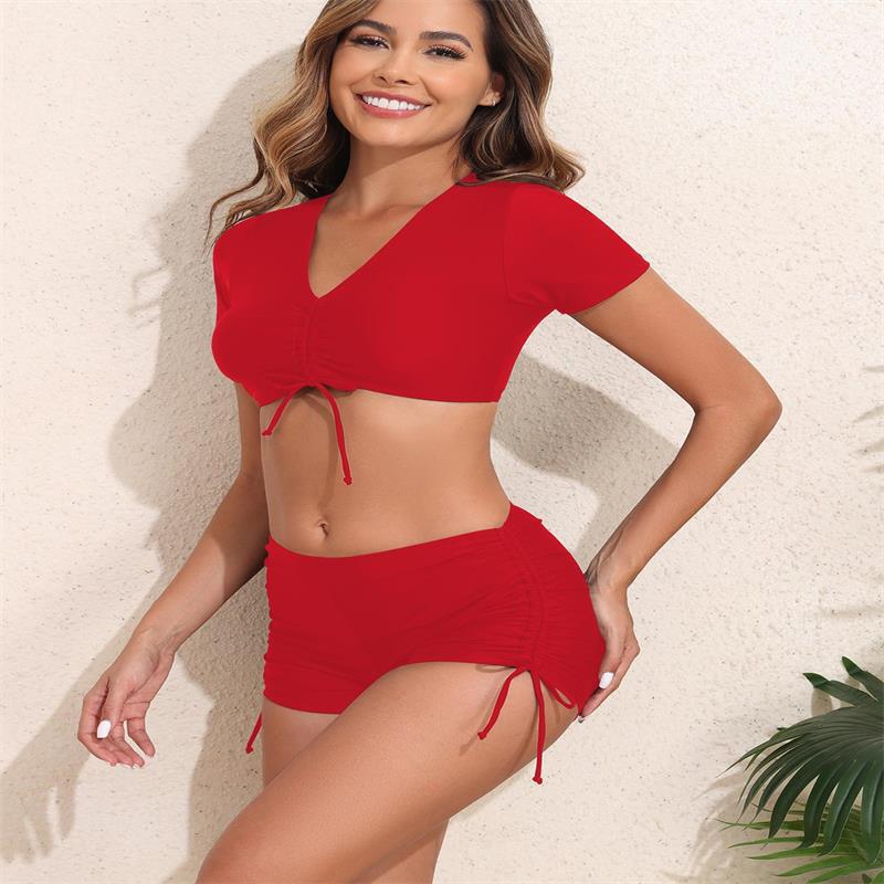 Damen Sportlicher Bikini-Set mit kürzeren Shorts und verstellbarem Oberteil