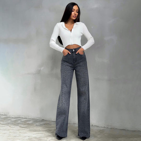 Damen Highwaist Schlagjeans mit dezenter Leo-Print, weitem Bein und rohem Saum Shop Nory