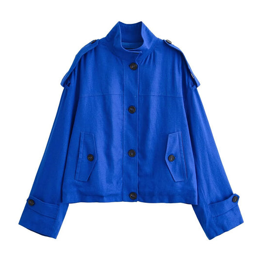 Damen Kurzjacke im Boxy‑Workerstil mit Stehkragen, Schulterriegeln und aufgesetzten Pattentaschen Shop Nory