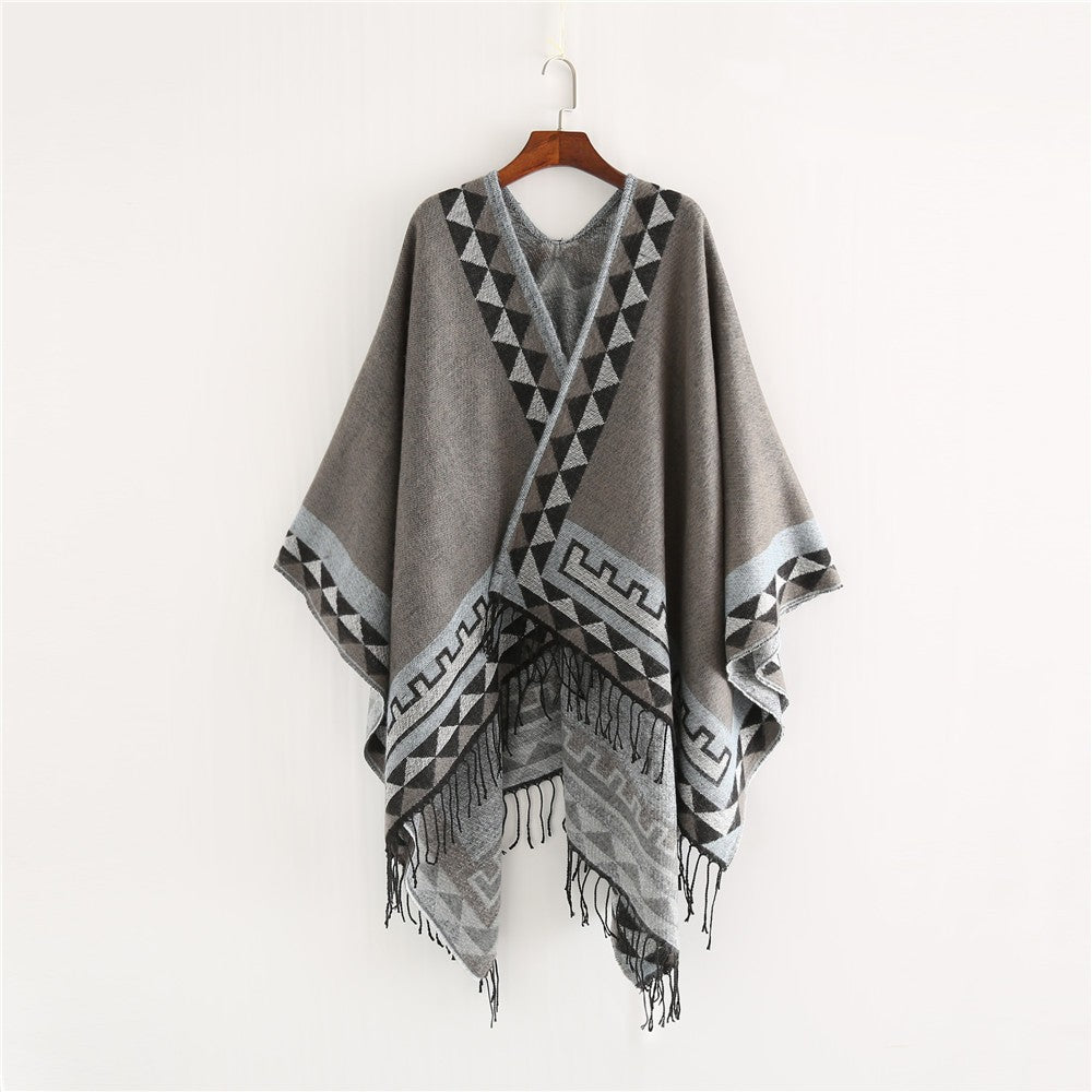 Damen Weichfallender Capeponcho mit Dreieck-Jacquard, Kontrastbordüre und Fransensaum Shop Nory