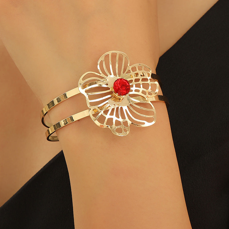 Damen Armreif mit kunstvollem Blumen-Design Shop Nory