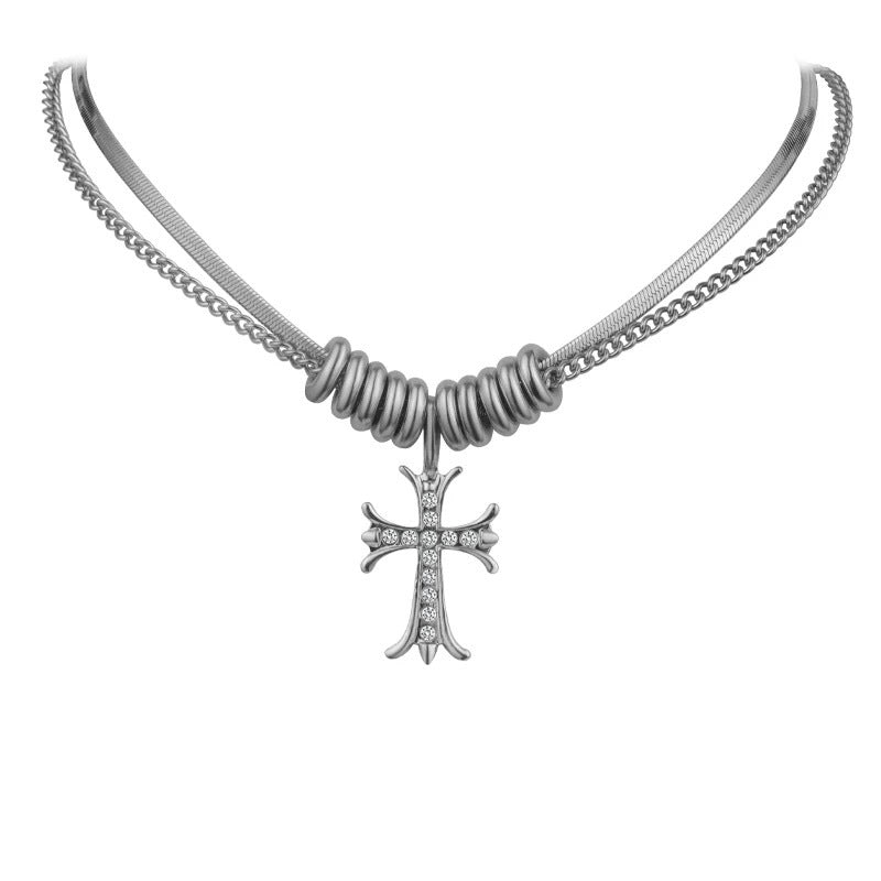 Damen Kette mit kunstvollem Kreuzanhänger und eleganten Metallakzenten Shop Nory