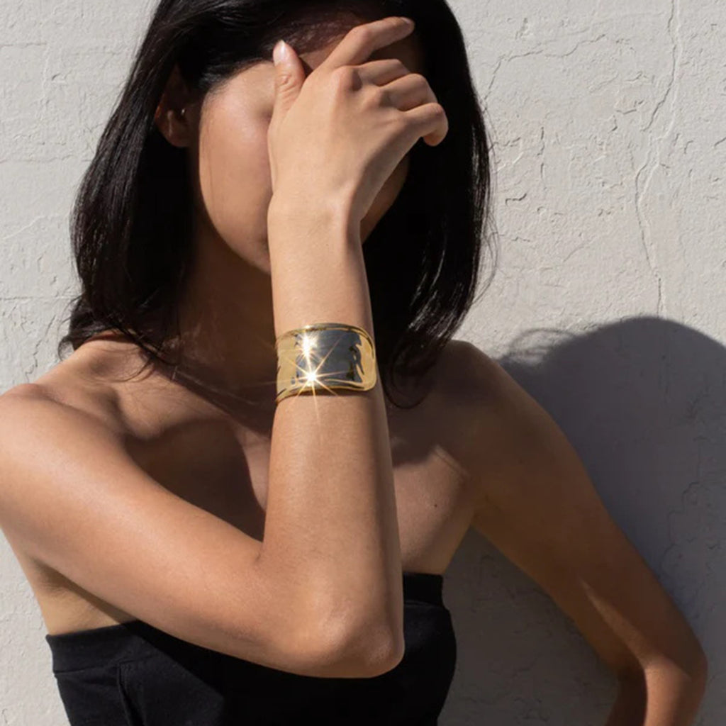 Damen Offenes Armband aus hypoallergenem Edelstahl mit elegantem, poliertem Design Shop Nory