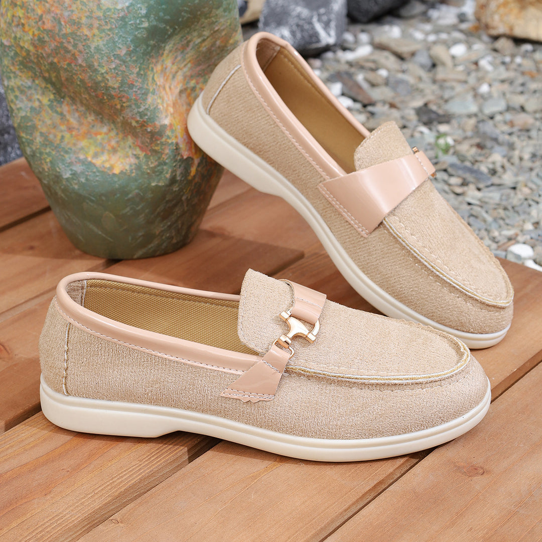 Damen elegante Veloursleder-Slipper mit dekorativer Metall-Hardware und flexibler Leichtlaufsohle Shop Nory