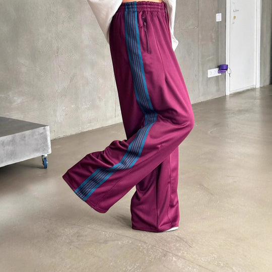 Damen weite Sporthose mit diagonalen Streifen