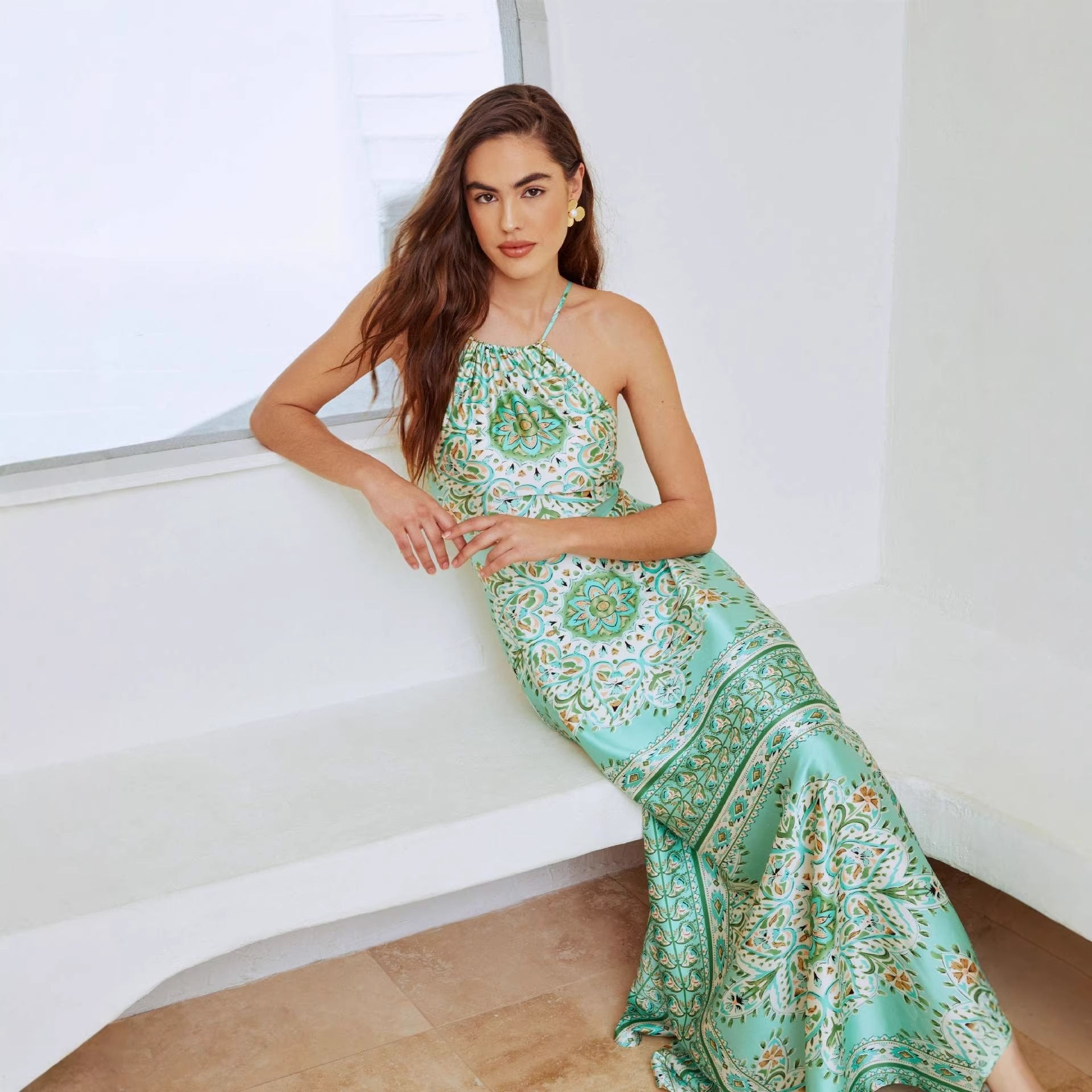 Damen Maxikleid mit verspielt floralem Design und schwingendem Rock Shopnory