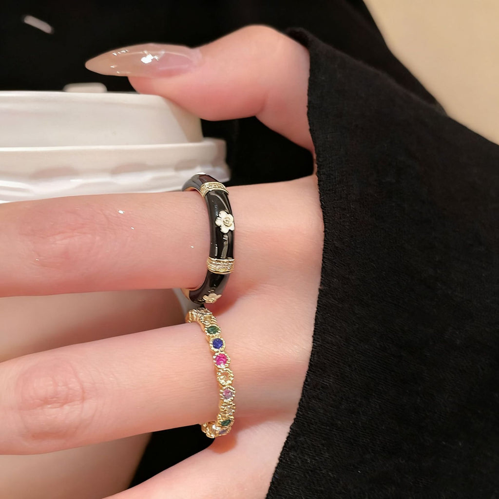 Damen eleganter Schmuckring mit floralen Designelementen Shop Nory