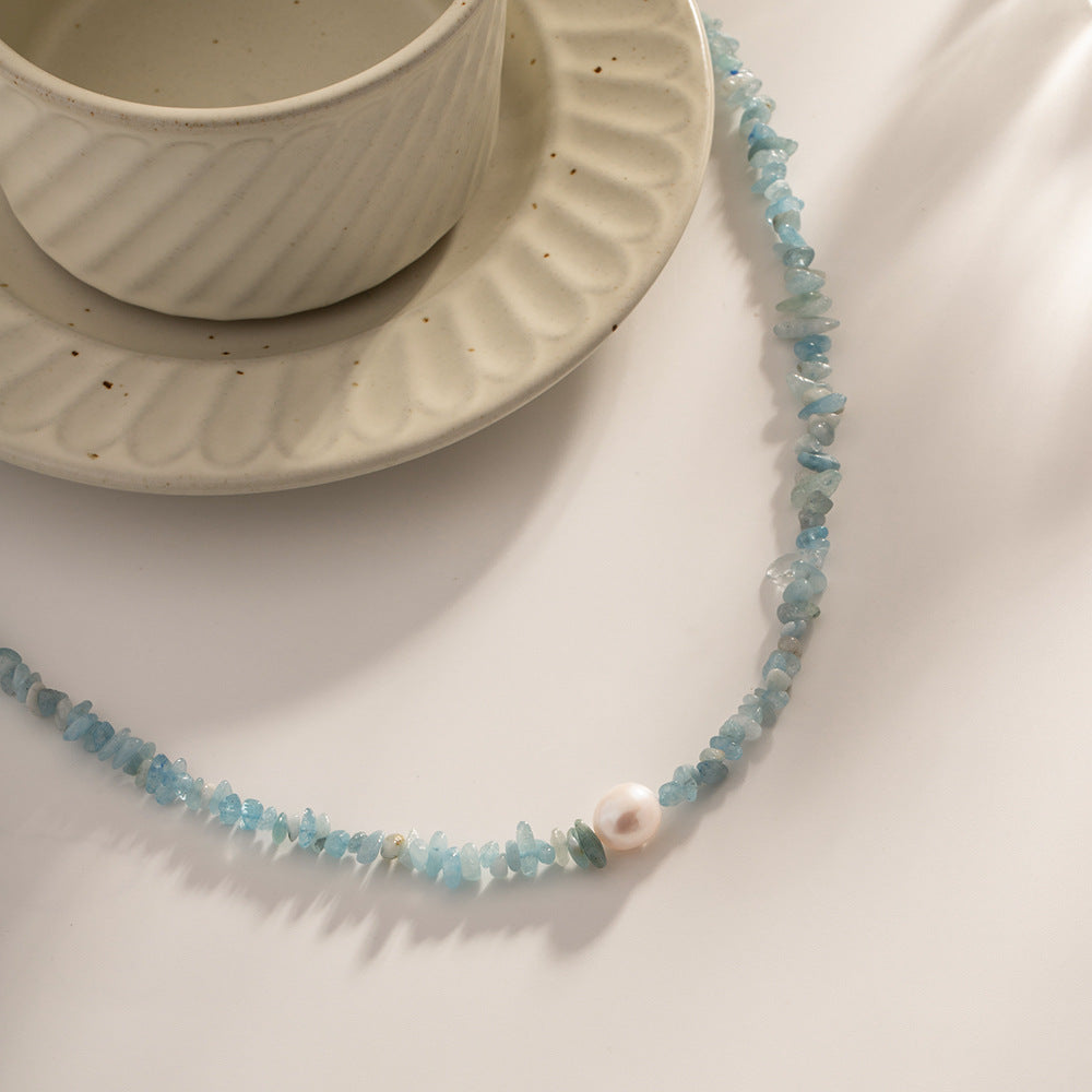 Damen Halskette mit pastelblauen Edelsteinen und einer eleganten Perle Shop Nory