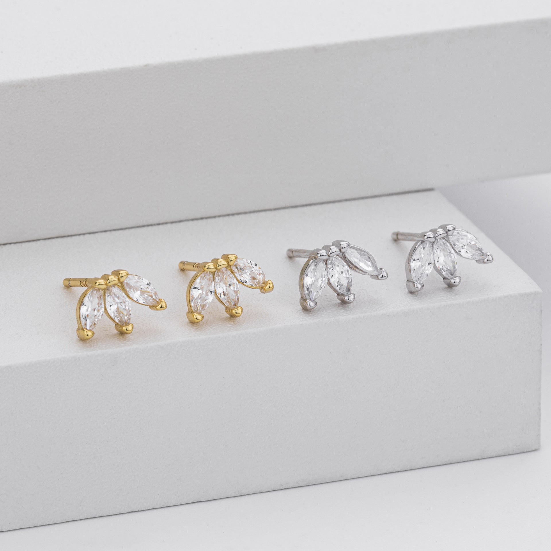 Damen Ohrstecker mit funkelndem Zirkon-Motiv aus hochwertigem 925 Sterling Silber Shop Nory