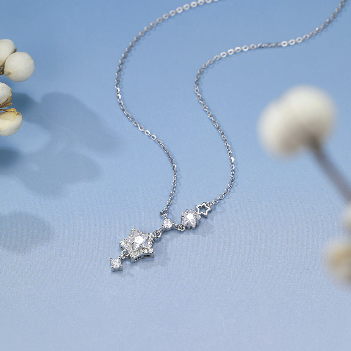Damen Halskette mit funkelndem Sternenanhänger und Zirkonia-Details Shop Nory