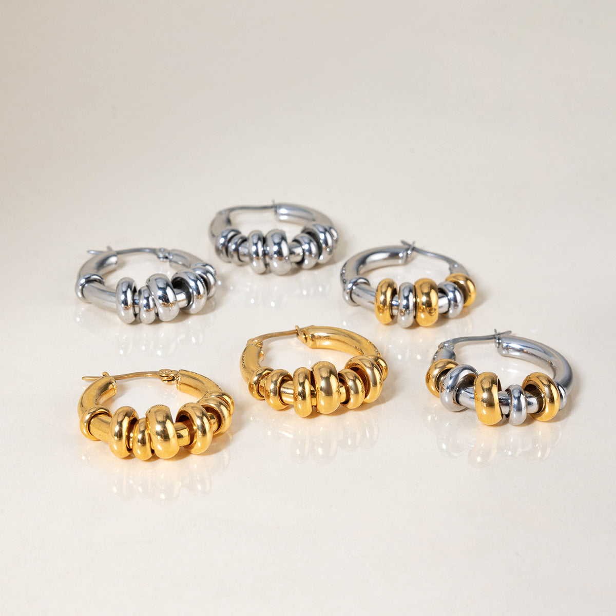 Damen Huggie Hoop Ohrringe mit geschwungenem Design aus hypoallergenem Edelstahl Shop Nory