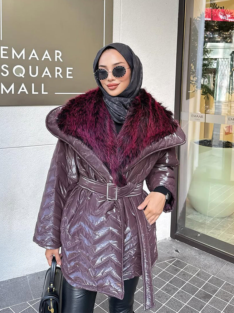 Damen Glänzende Steppjacke mit Taillengürtel und voluminösem Kunstfellkragen Shop Nory