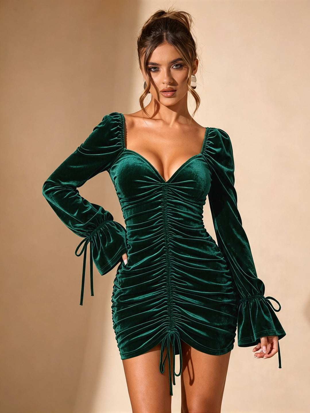 Damen gerafftes Samt-Minikleid mit Herzausschnitt, Tunnelzug und voluminösen Bindärmeln Shop Nory