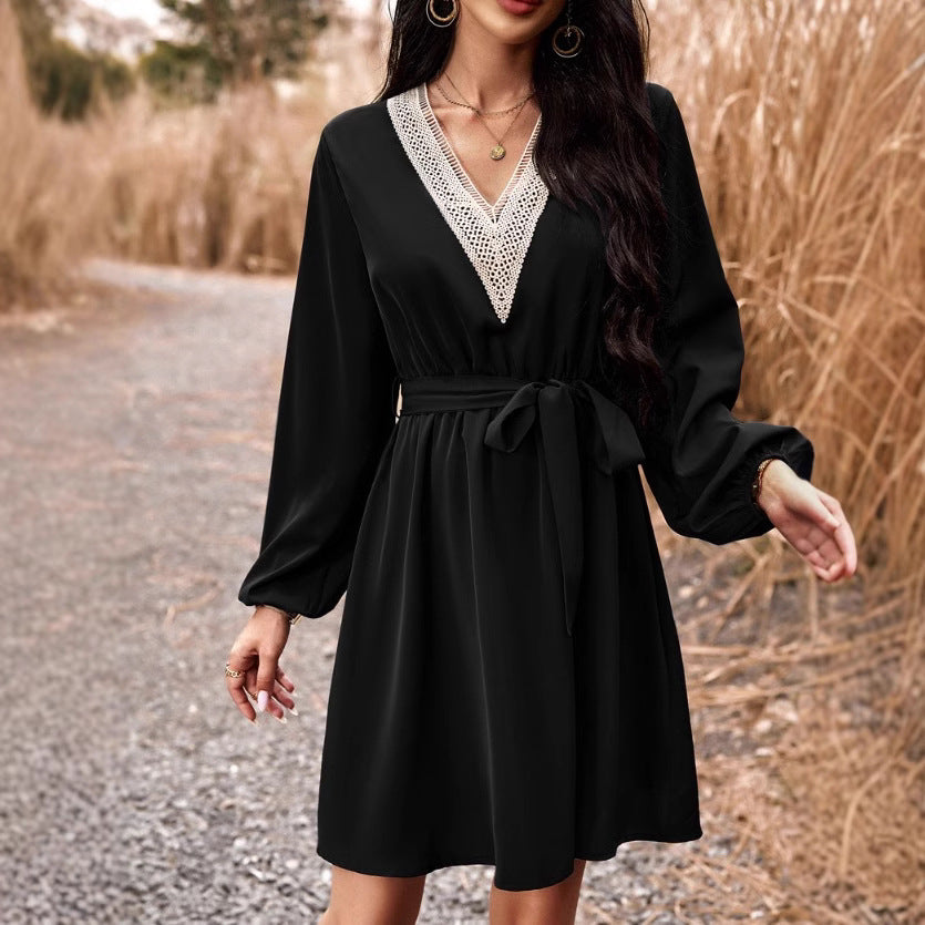 Damen nan knielanges V-Ausschnitt Kleid mit Häkelspitzen-Einsatz, Bindegürtel und leichten Ballonärmeln Shop Nory