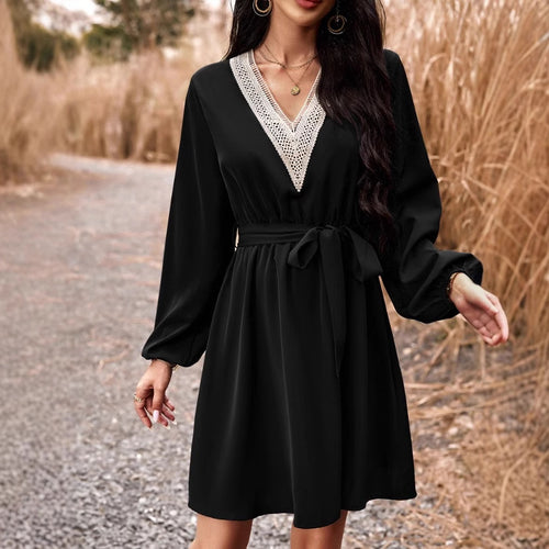 Damen nan knielanges V-Ausschnitt Kleid mit Häkelspitzen-Einsatz, Bindegürtel und leichten Ballonärmeln Shop Nory