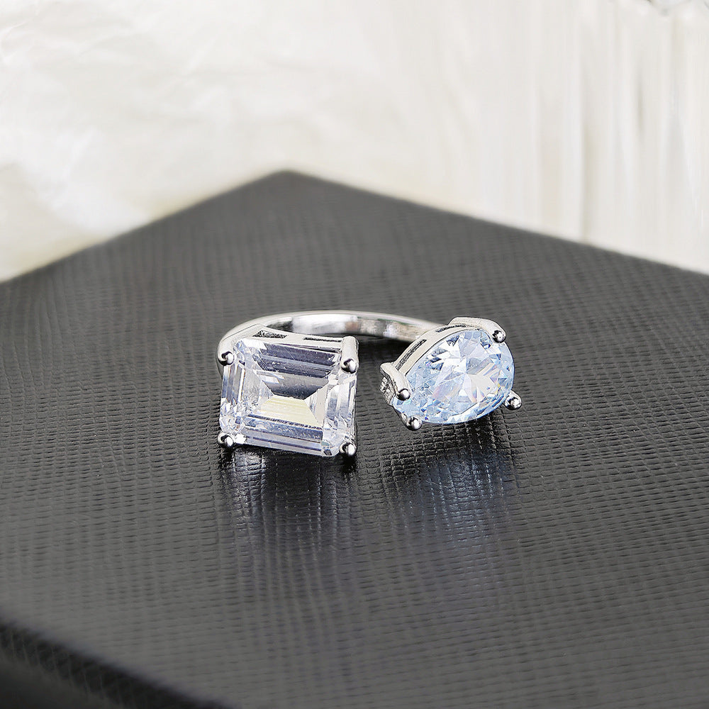 Damenring mit doppeltem facettiertem Design und funkelndem Zirkonia Shop Nory