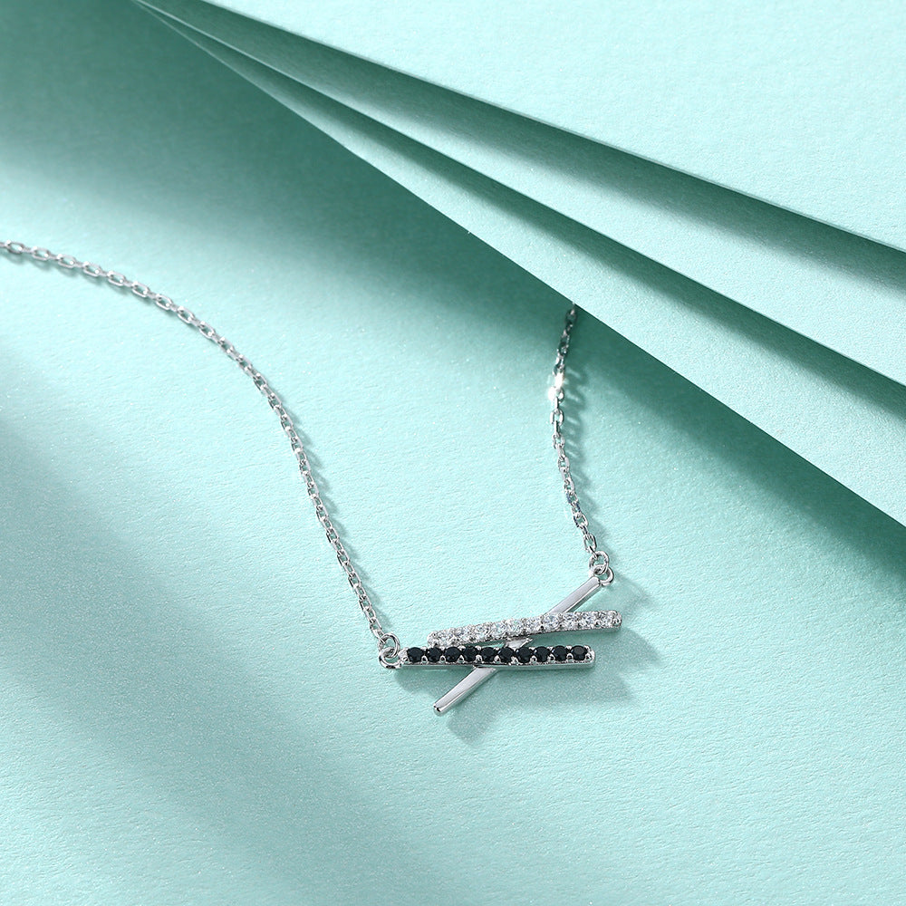 Damen Halskette mit modernem Design aus funkelnden Zirkonia und minimalistischem Anhänger Shop Nory
