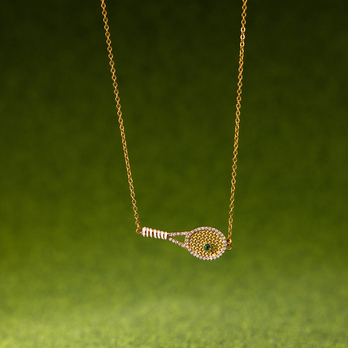 Damen Halskette mit Tennis-Racket-Anhänger aus hypoallergenem Edelstahl und eleganter Zirkonia-Verzierung Shop Nory