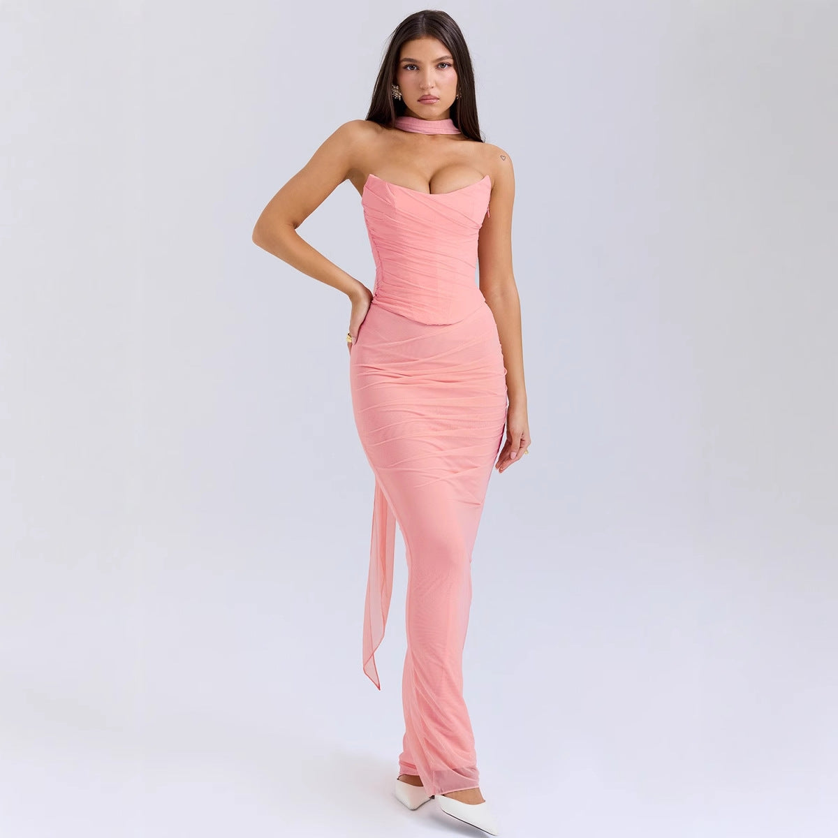 Damen Abendkleid mit schickem Dekolleté und figurbetontem Schnitt