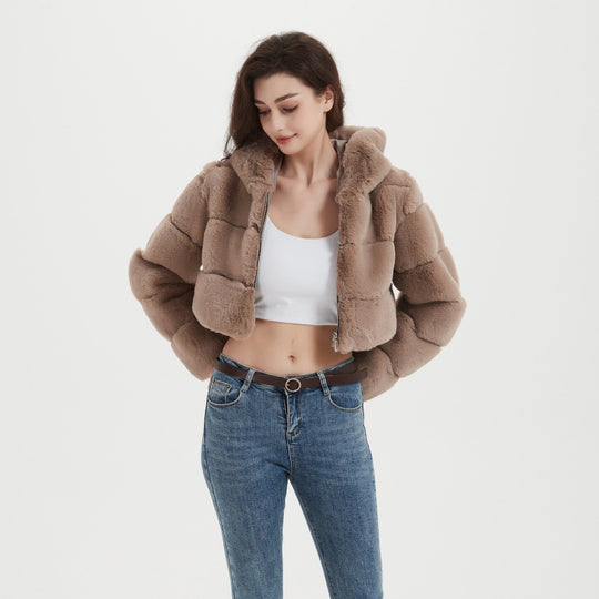 Damen Cropped Kunstpelzjacke mit gestepptem Panel‑Design und Kapuze Shop Nory