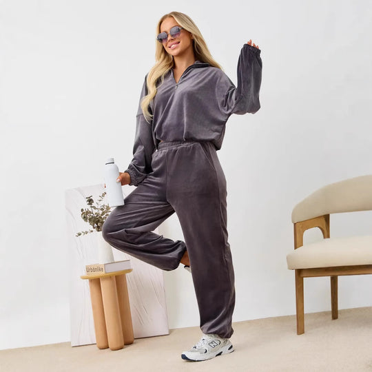 Damen samtiges zweiteiliges Lounge-Set mit Kapuzen-Halbzip und elastischer Bundhose Shop Nory