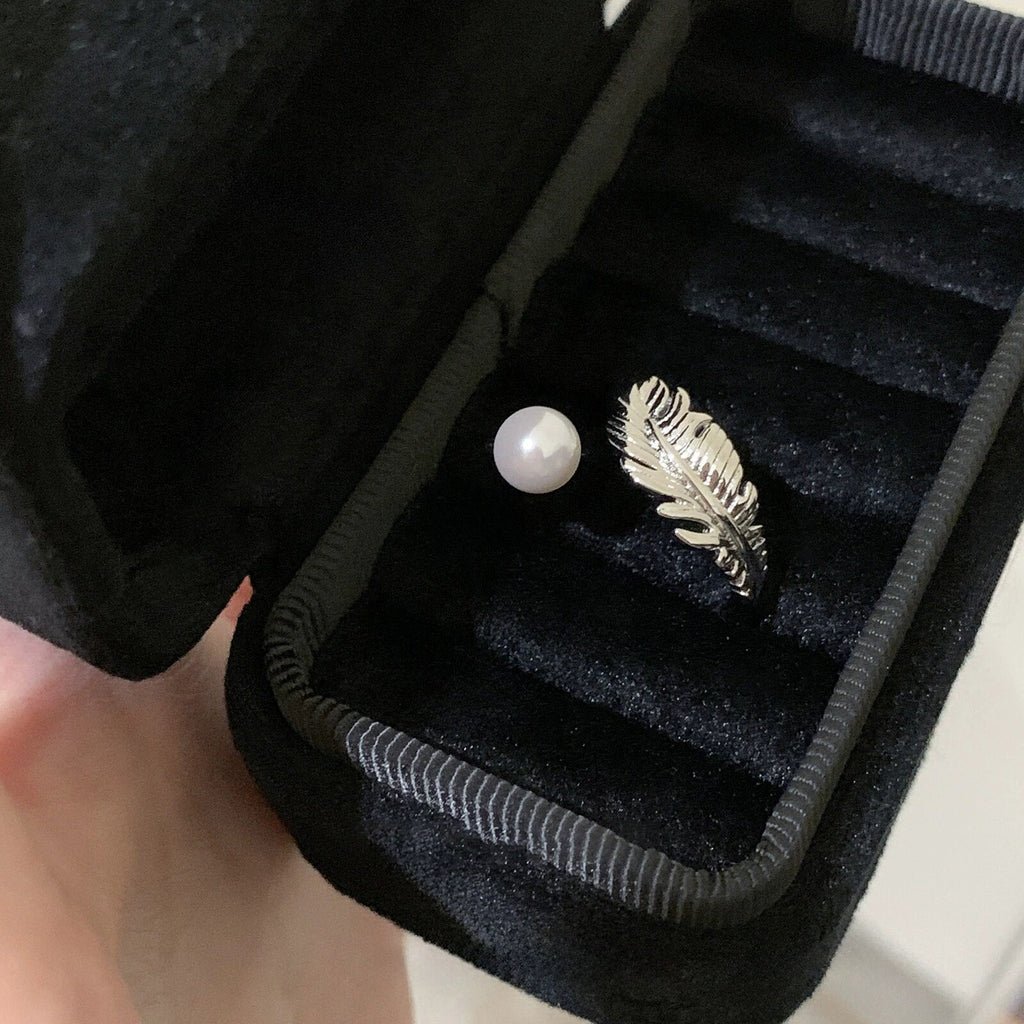 Damen Schmuckstück mit elegantem Federdesign Shop Nory