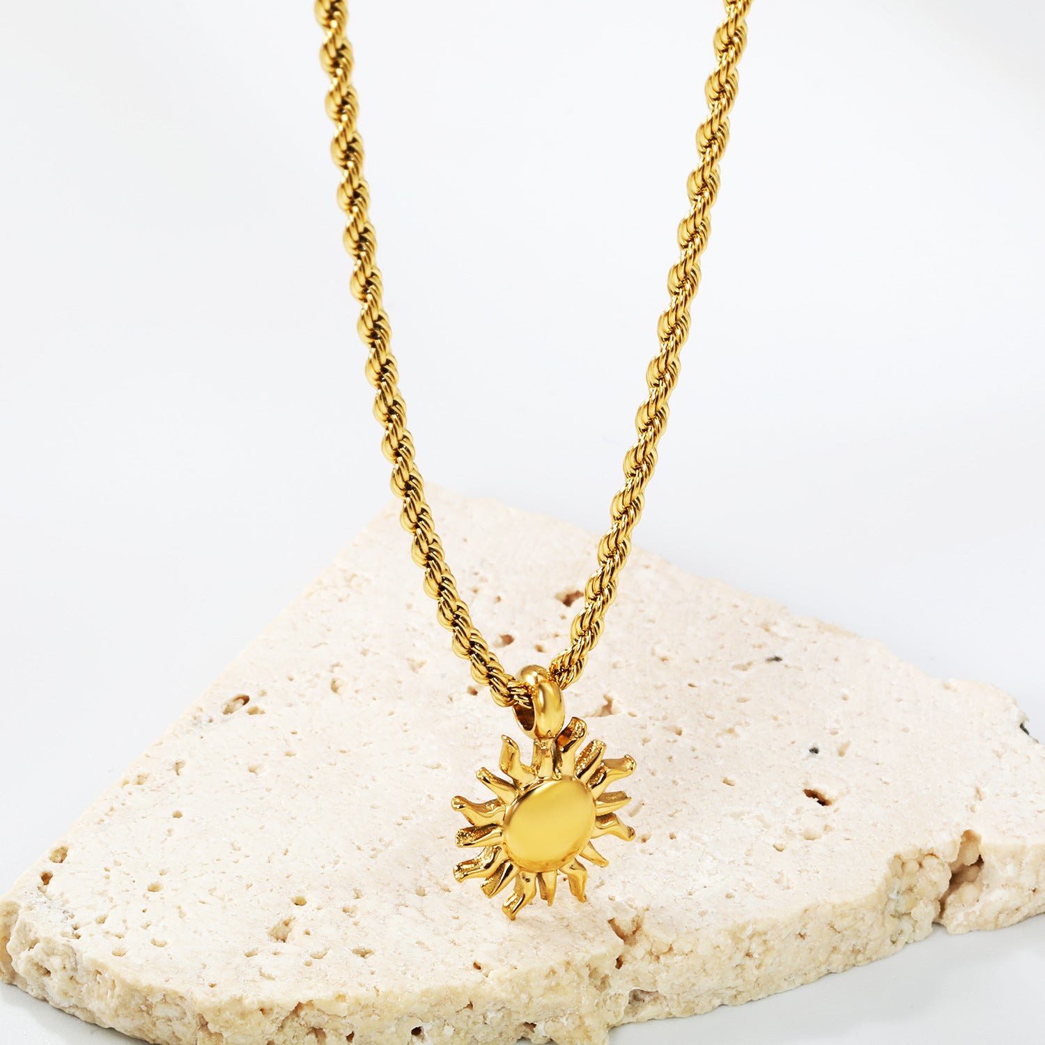 Damen Halskette mit kunstvollem Sonnensymbol-Ahnen und verstellbarem Kettendesign Shop Nory