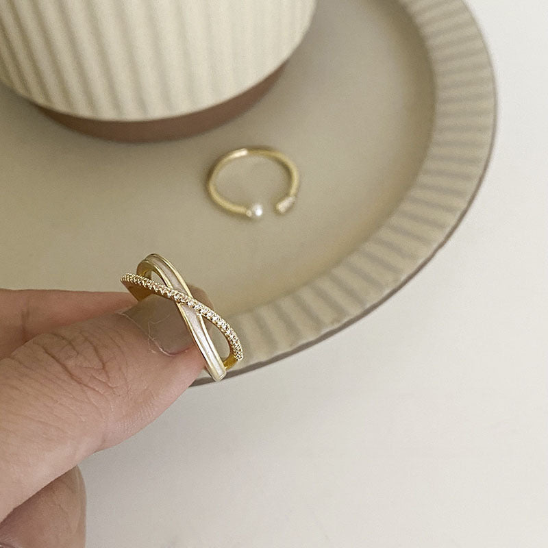 Damenring mit elegantem Wellenmuster und zeitlosem Design Shop Nory