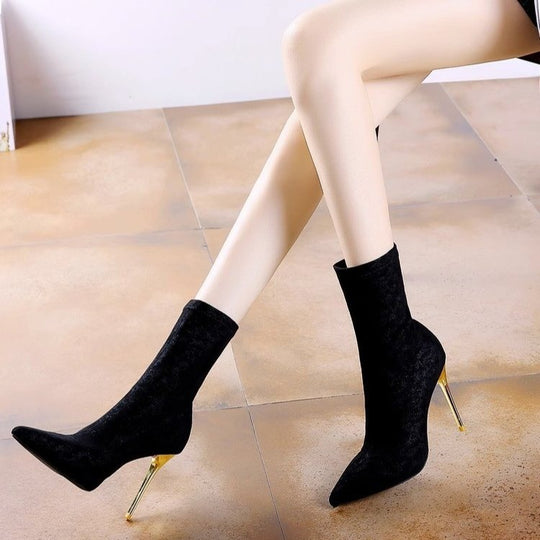 Damen Stretch‑Sockboot Stiefelette mit spitzer Zehenpartie und goldfarbenem Stiletto Shop Nory