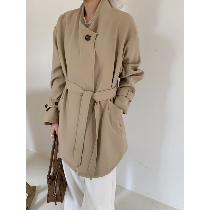 Damen Kurzer Oversize-Mantel mit Bindegürtel, breiten Pattentaschen und legerer Schulter Shop Nory