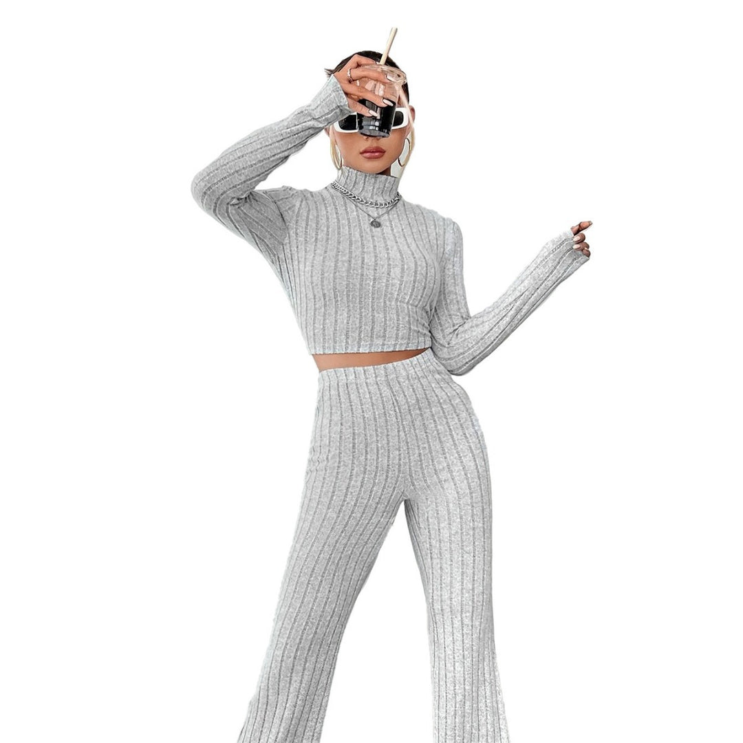 Damen geripptes Strick-Lounge-Set mit Rollkragen-Cropped und weiter Schlaghose Shop Nory