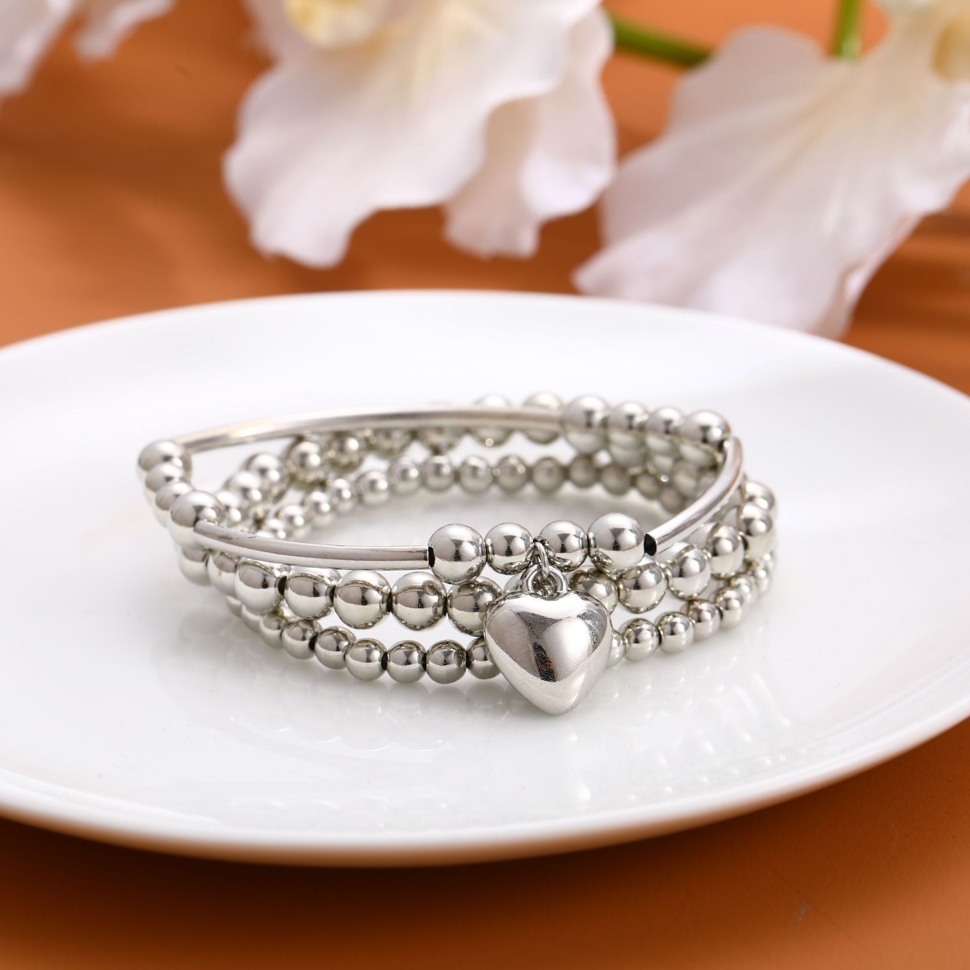 Damen Armband-Set mit funkelnden Perlen und eleganten Details Shop Nory