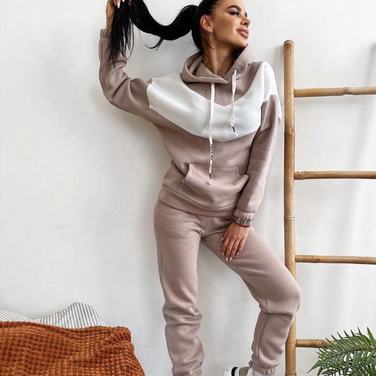 Damen zweiteiliges Loungewear-Set mit Chevron-Kapuzenpullover und taillierter Tapered-Jogginghose Shop Nory