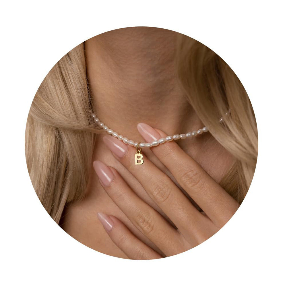 Damen Halskette mit zartem Perlenmuster und personalisiertem Anhänger Shop Nory