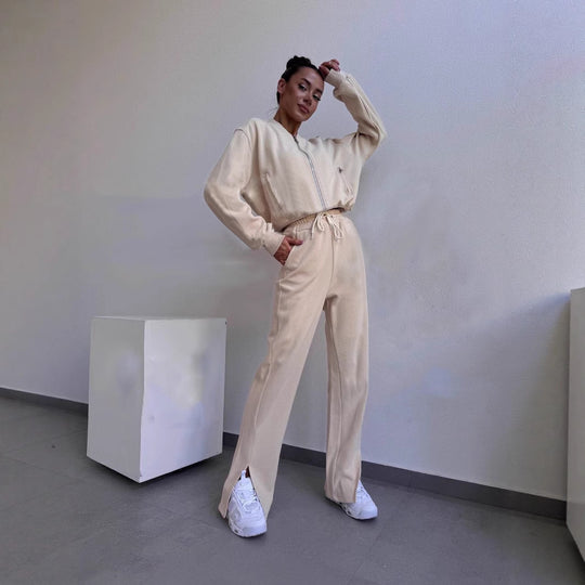Damen weiches Velours-Zweiteiler mit kurzem Reißverschluss-Bomber und High-Waist-Hose mit Bein-Schlitz Shop Nory