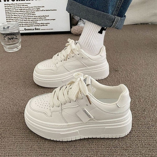 Damen Plattform-Sneaker mit dämpfender Laufsohle und eleganter Schnürung