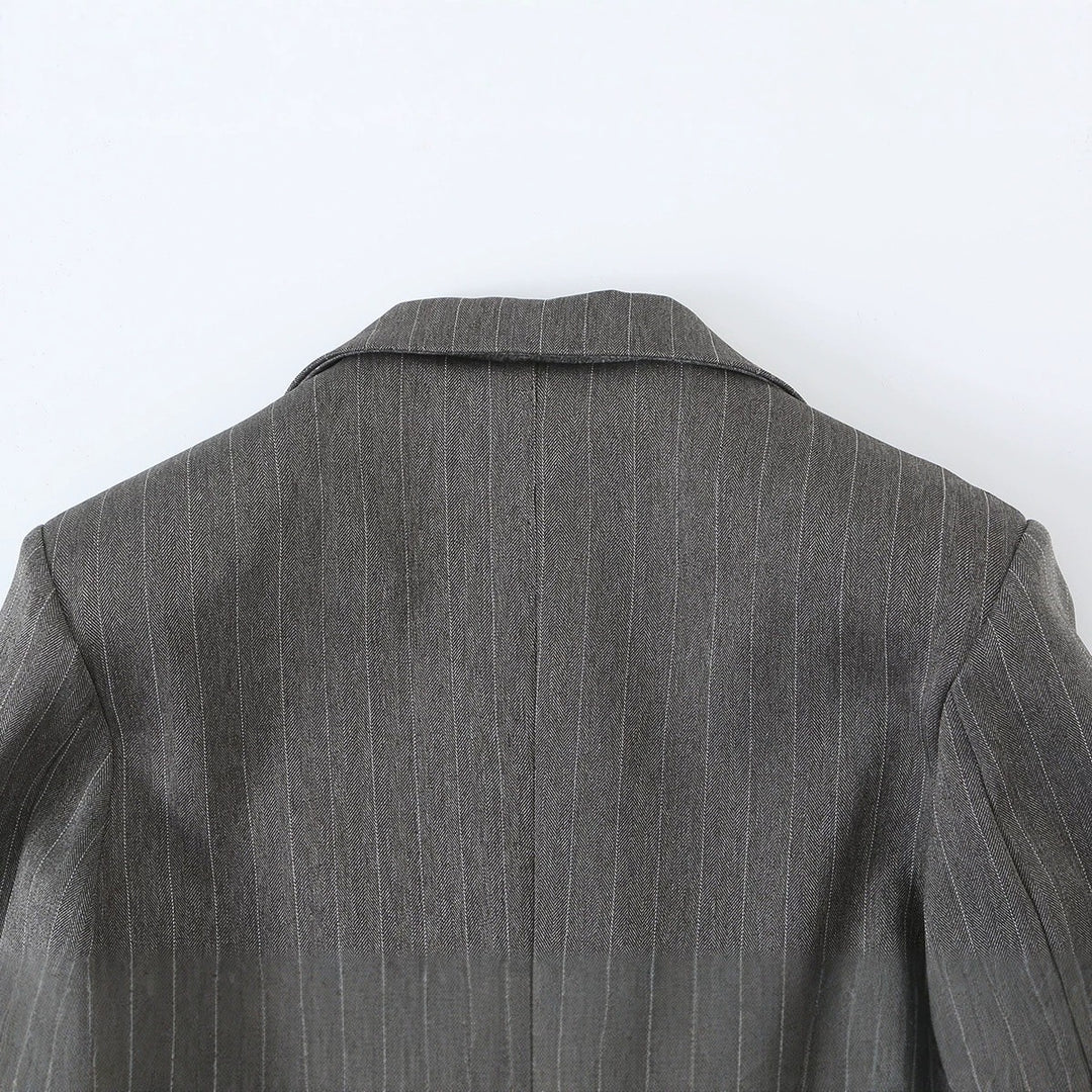 Damen Kurzgeschnittener Nadelstreifen-Blazer mit seitlichen Cut-Outs und Schnürdetail Shop Nory