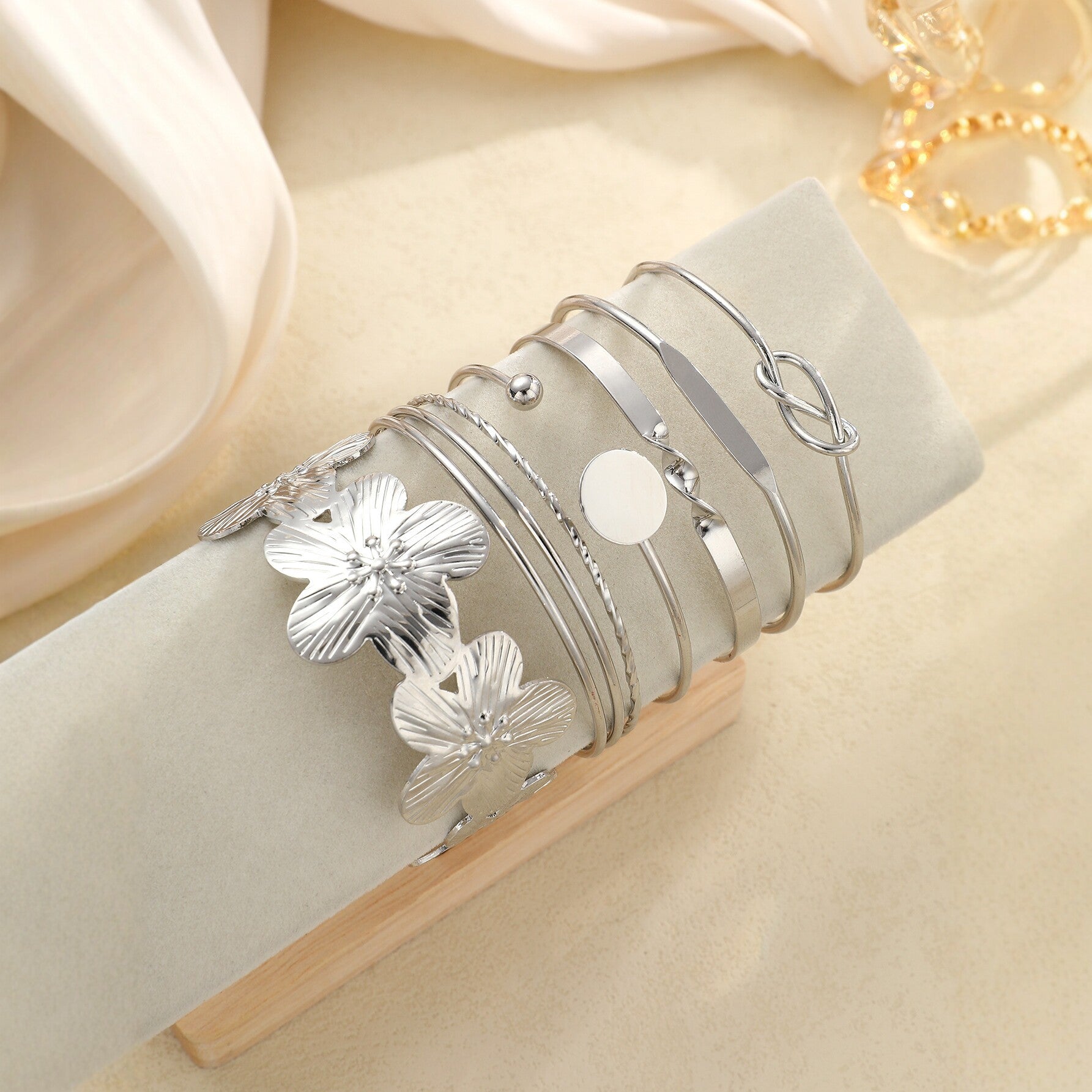 Damen Armreif-Set aus filigranen und künstlerischen Designs Shop Nory