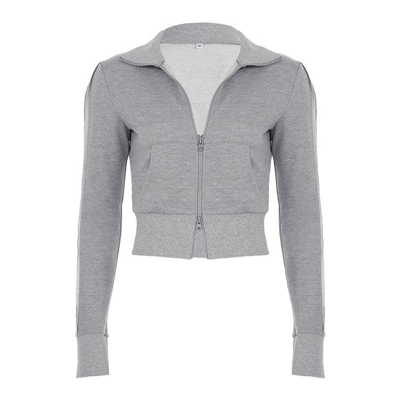 Damen nan taillierte Cropped-Kapuzenjacke mit durchgehendem Reißverschluss, elastischem Abschlussbund und dekorativem College-Print Shop Nory