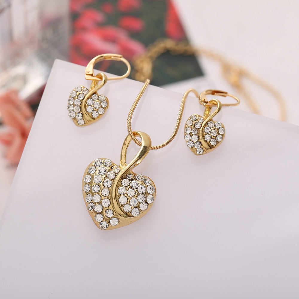 Damen Schmuckset mit funkelndem Herzanhänger und eleganten Ohrringen Shop Nory