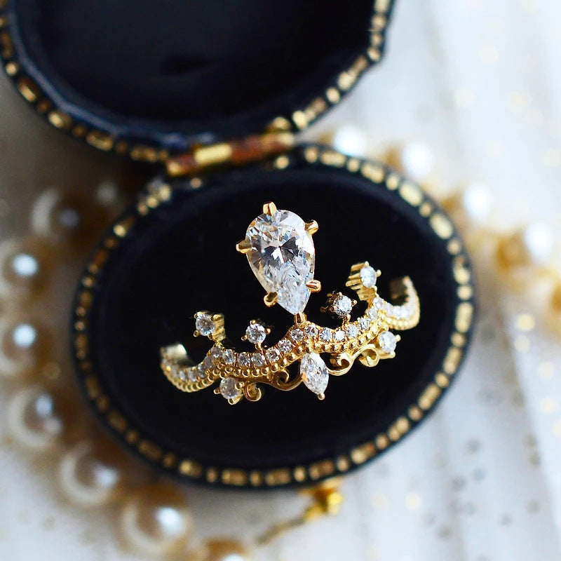 Damenring im eleganten Tiara-Stil mit funkelnden Kristallen Shop Nory
