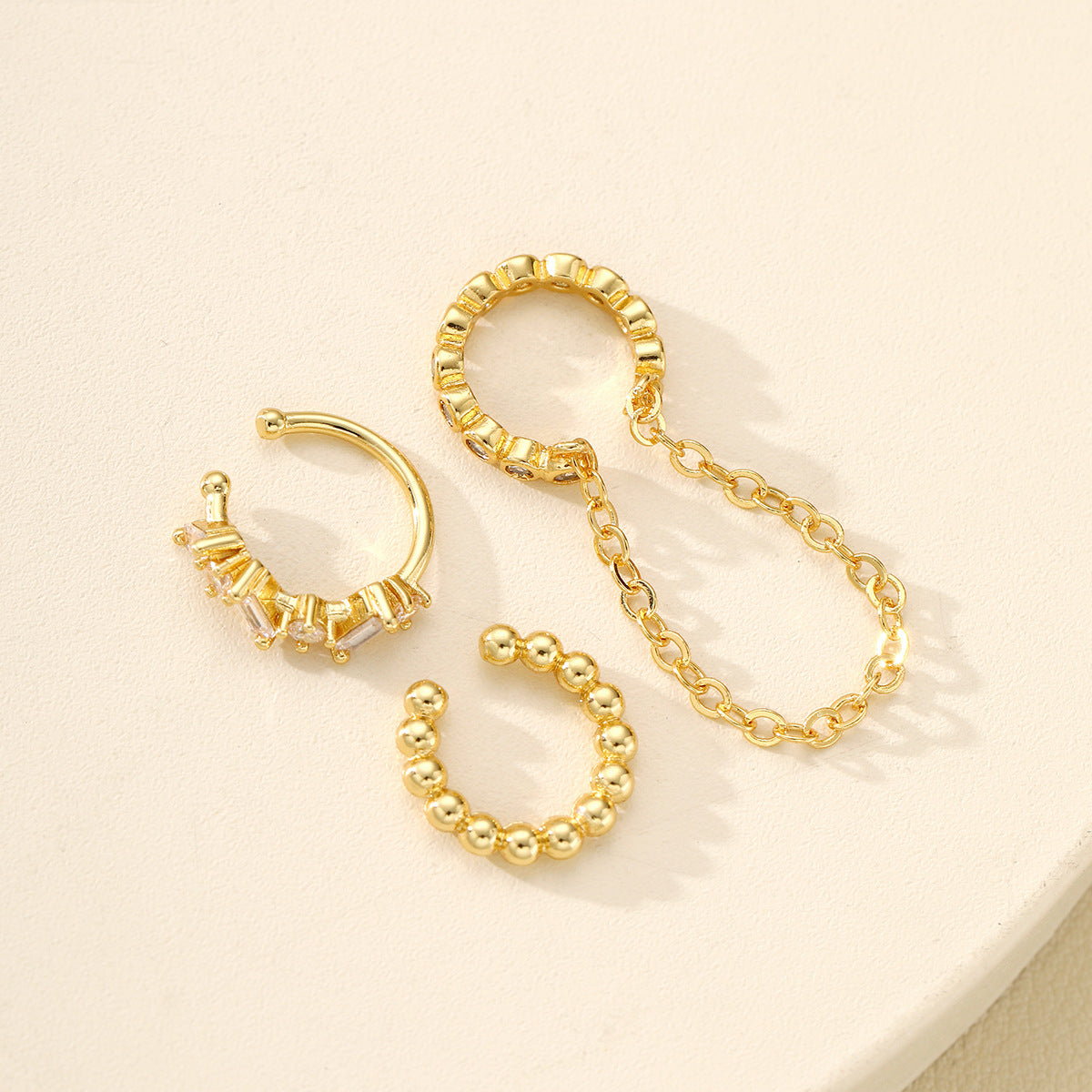 Damen Ohrcuff Set mit funkelnden Kristallen und elegantem Ketten-Design Shop Nory
