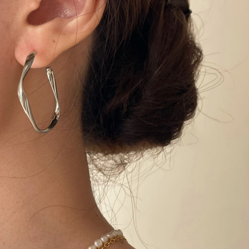 Damen Ohrringe mit künstlerischem und geschwungenem Design Shop Nory