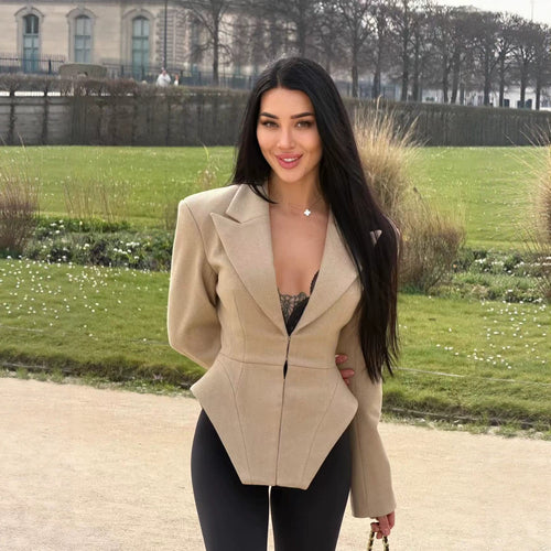 Damen Taillierter Blazer mit Peplum-Schnitt und asymmetrischer Saumführung Shop Nory