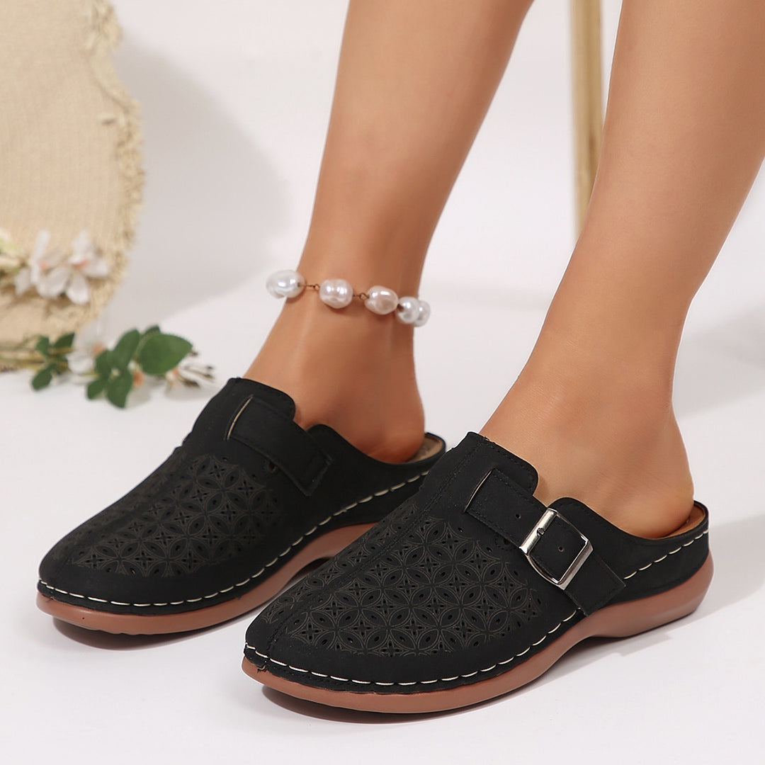 Damen Perforierte Komfort-Mules mit Zierlochmuster, verstellbarem Schnallenriemen und gepolstertem Fußbett Shop Nory