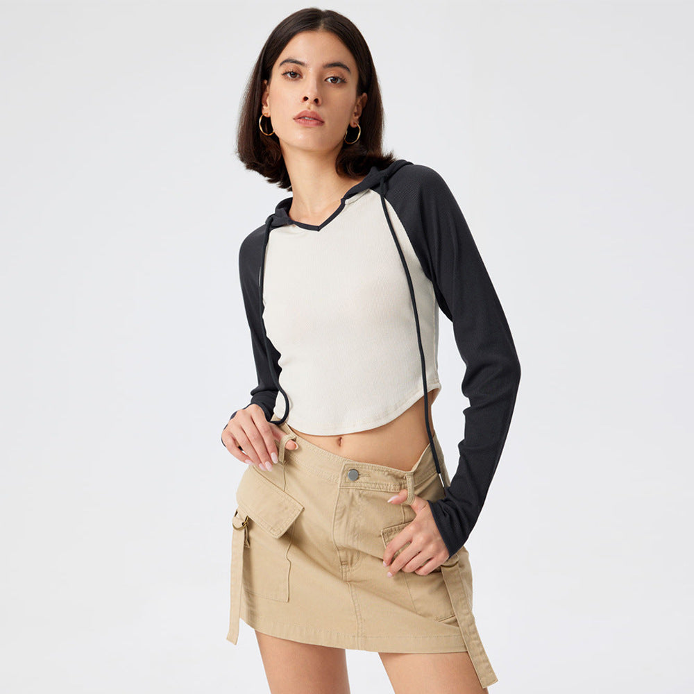 Damen Cropped Kapuzenlongsleeve mit Raglanärmeln, Daumenloch und geripptem Stretchkörper Shop Nory