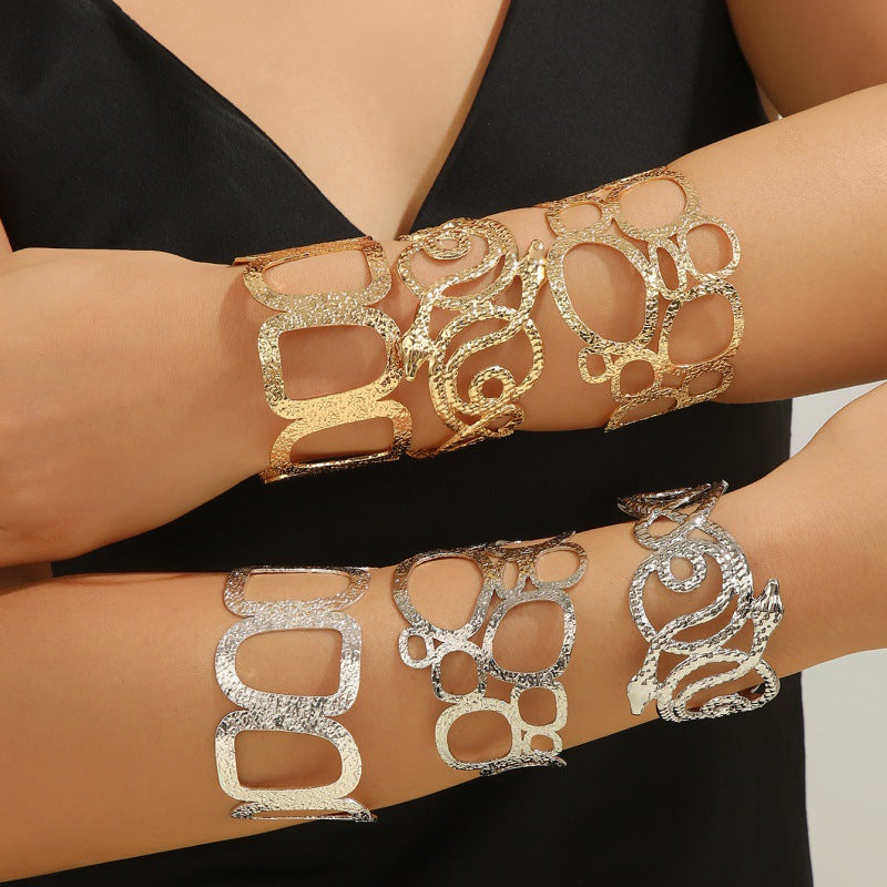 Damen Offener Armreif mit kunstvollem Schlangendesign Shop Nory