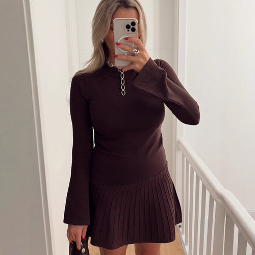 Damen Tailliertes Feinstrick-Minikleid mit Plissée-Rock und ausgestellten Ärmeln Shop Nory