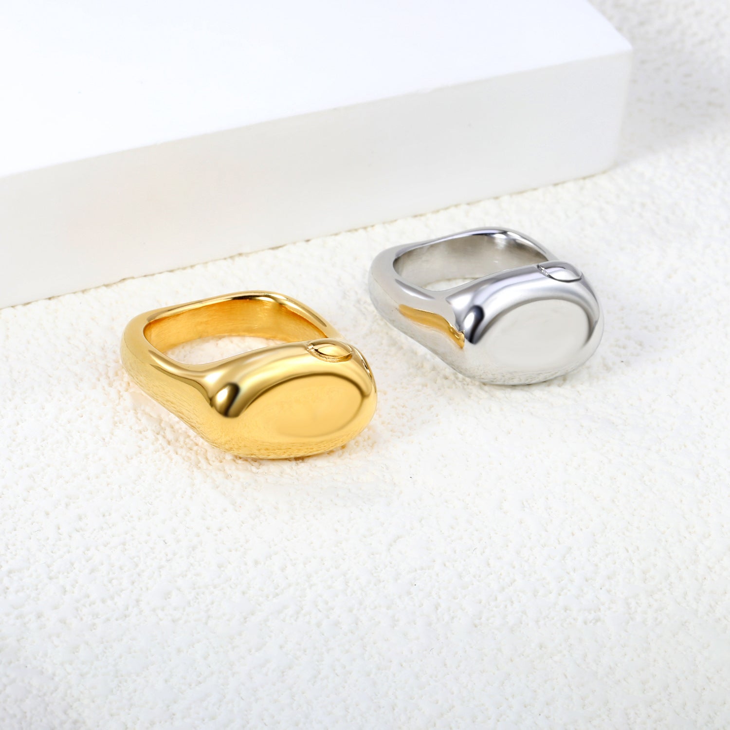 Damen modischer Ring aus hochwertigem Edelstahl mit geschwungenem Design Shop Nory